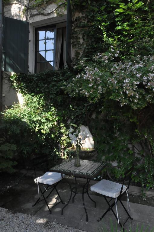 La Demeure Acomodação com café da manhã Eyguières Exterior foto
